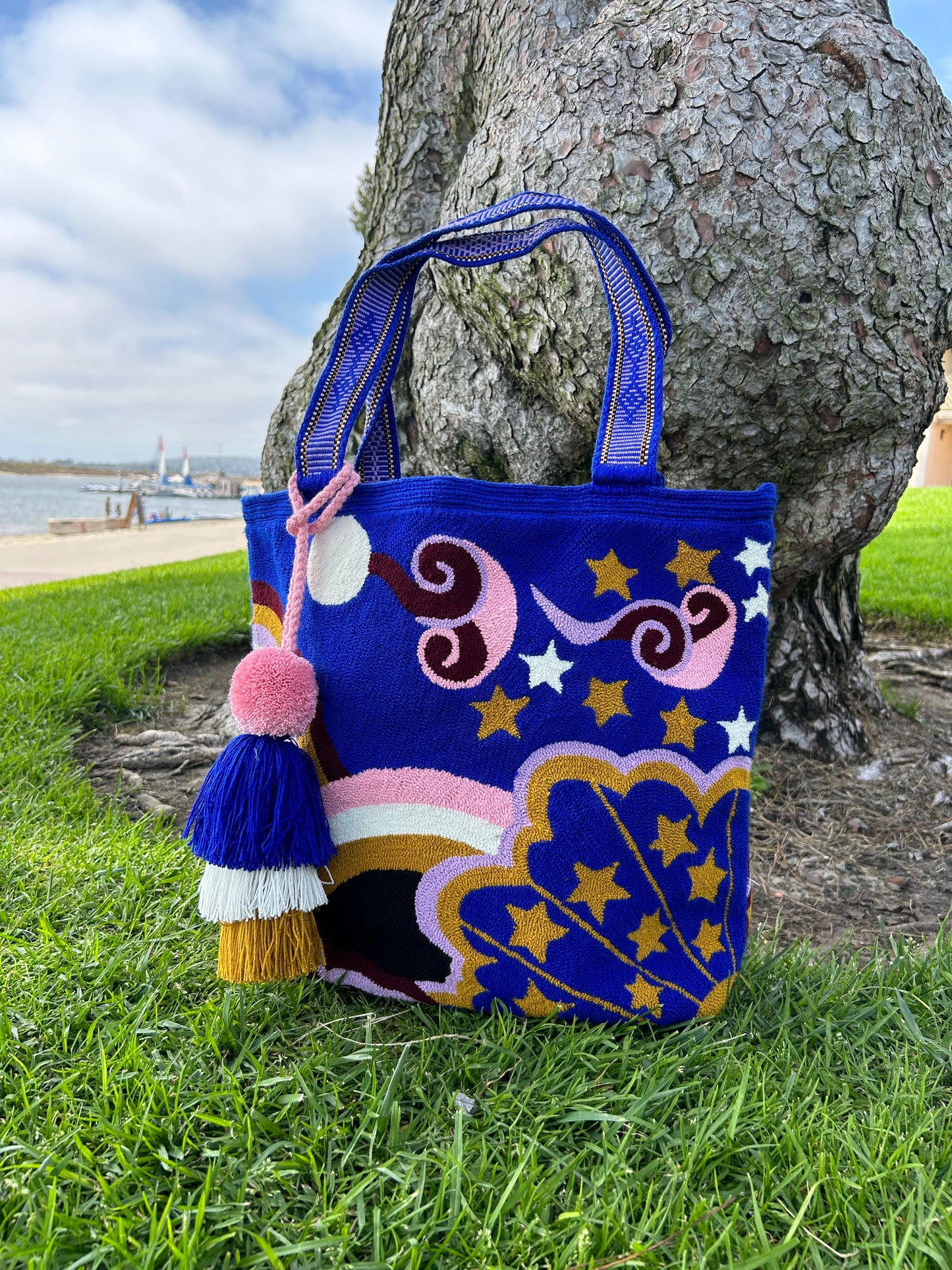 MAGICAL TOTE